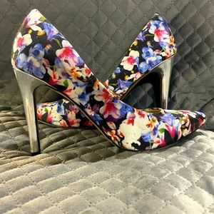 Apt.9 size 6.5 heel